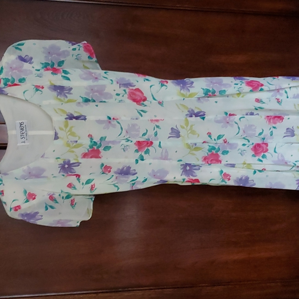 Ladies dress colorful scope neck short sleeve tie back.